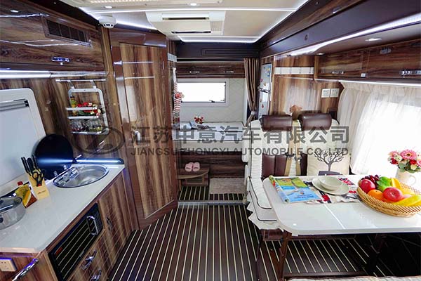 中意SZY5045XLJN2欧胜双拓展自动挡依维柯C型房车